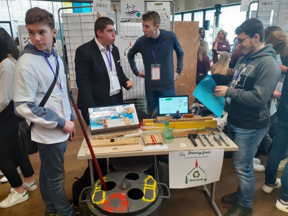 lyceebazin's tweet photo. Festival des mini-entreprises a eu lieu le 12 mai 2023 au Centre des congrès de l'Aube. La mini entreprise LearninGreen du @lyceebazin @VilledeCMz ont obtenu le 🥇1er prix Label Lutte contre le changement climatique 🌱et le 2eme Prix Label Innovation. Félicitations à Tous 👏 https://t.co/SELSyq9ecP