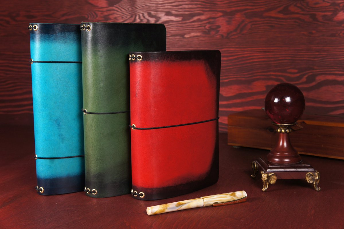 AltGuild's tweet image. Colourful shadows. Hand made, available in A5 and many other sizes. @ altguild.com
#bunbougram 
#travelersnotebook 
#travelersnote  
#plannercommunity  
#bulletjournal
#planneraddict