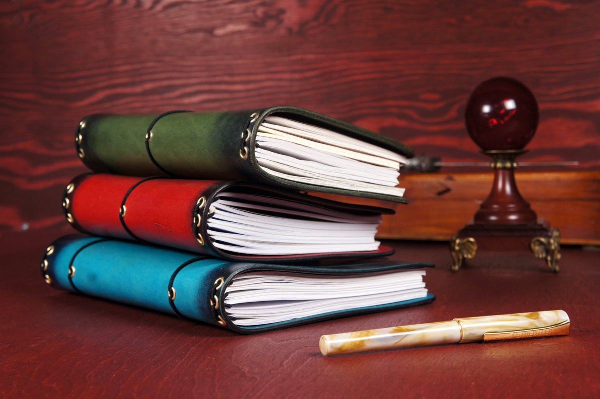 AltGuild's tweet image. Colourful shadows. Hand made, available in A5 and many other sizes. @ altguild.com
#bunbougram 
#travelersnotebook 
#travelersnote  
#plannercommunity  
#bulletjournal
#planneraddict