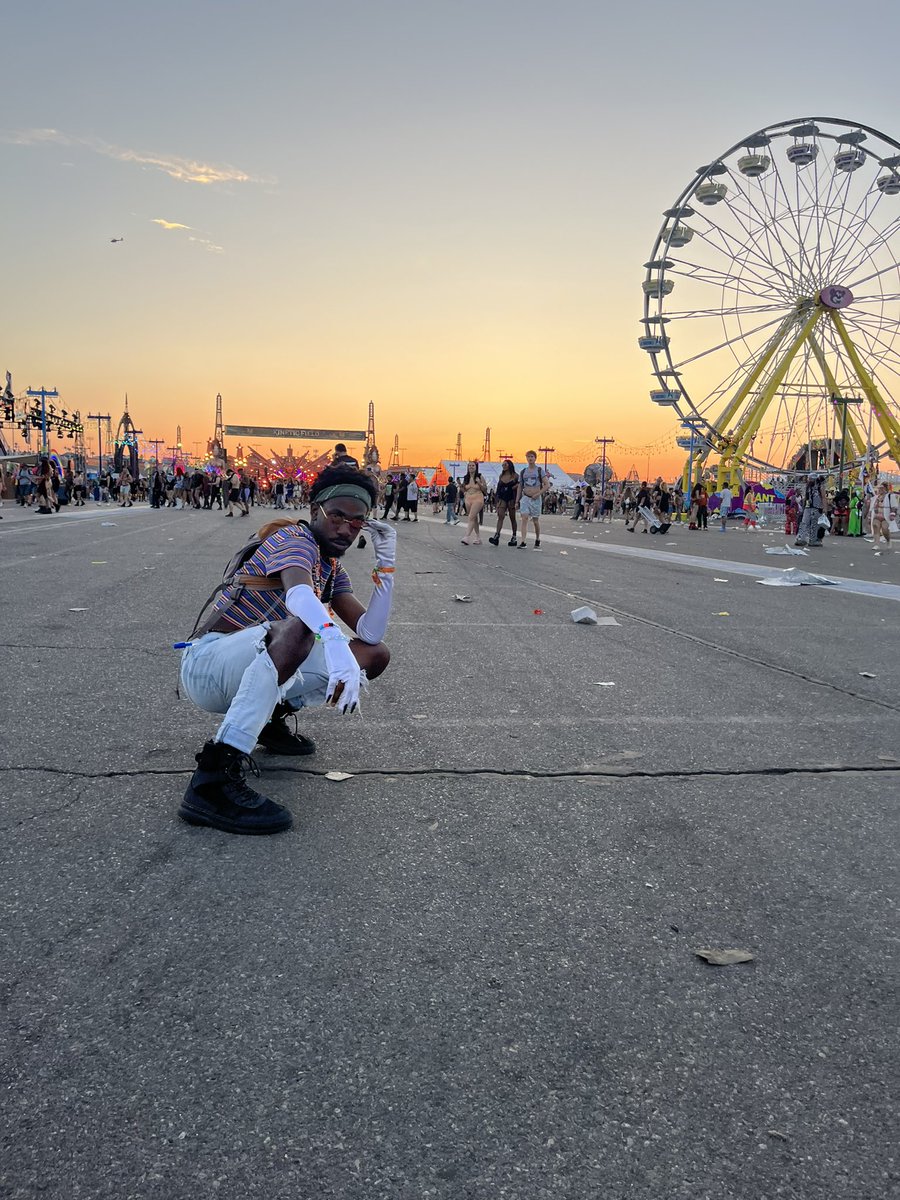 ecstacy_SC's tweet photo. #EDCLasVegas2022 vs. #EDCLV2023 https://t.co/A1uL1bIywo