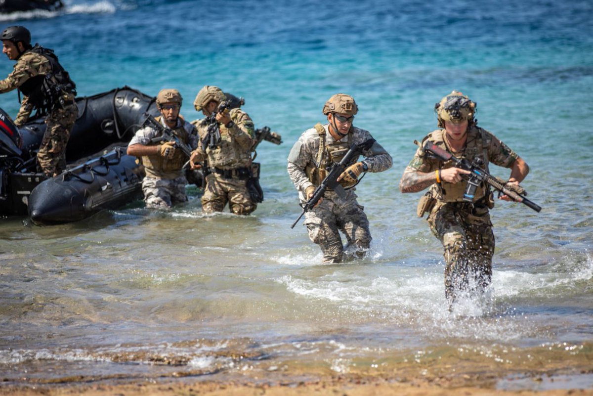 CSOJTF_Central's tweet photo. For #TrainingTuesday, #Jordan, #Lebanon, and #CoalitionForces conducted beach operations during #ExerciseEagerLion in 2022. These joint training exercises are essential in maintaining safety, security, and stability in the region. #AdviseAssistEnable #JointOperations https://t.co/wU81IK0Ukf