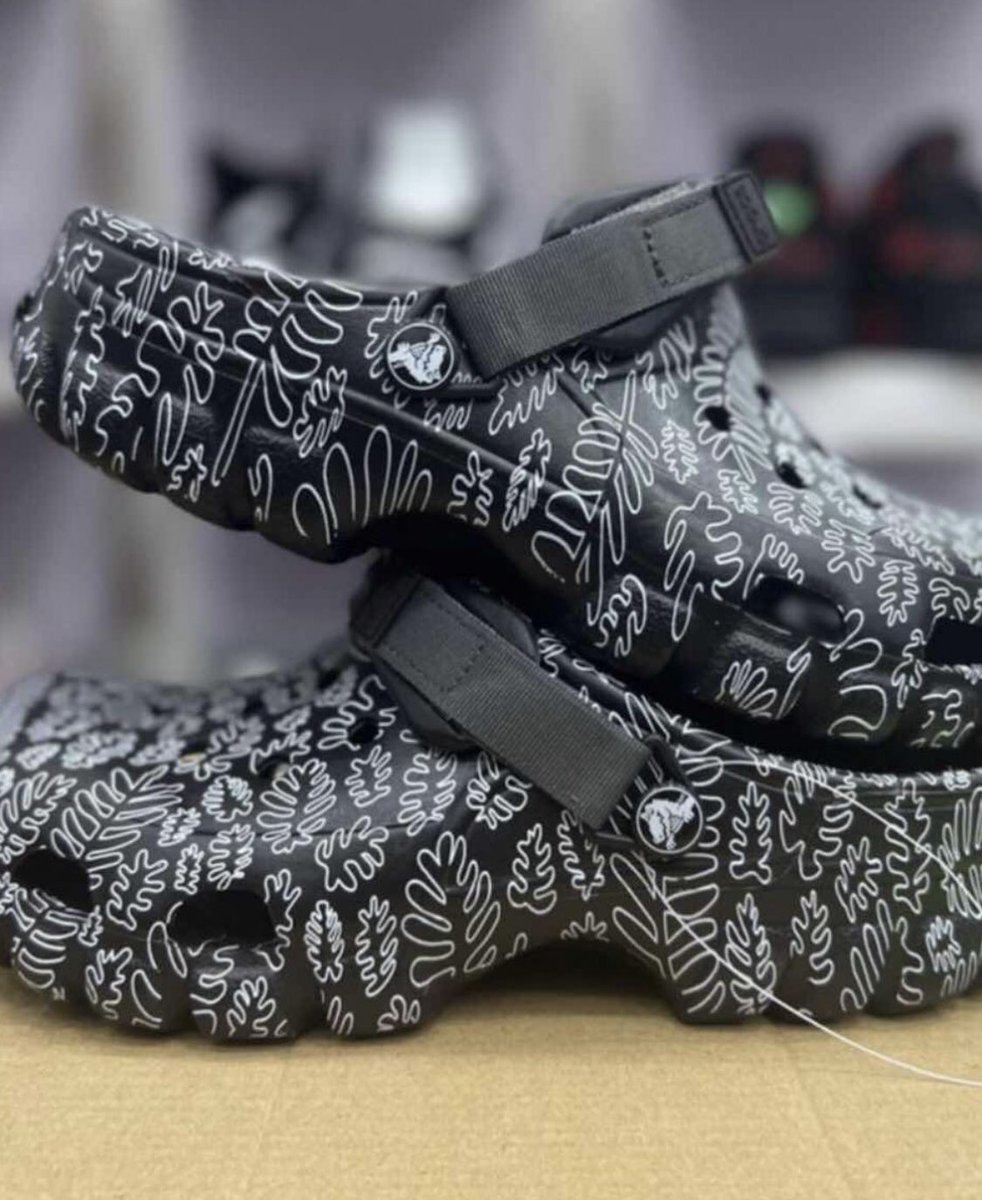 newnook_ng's tweet image. Off road crocs exactly as seen in picture, available in size 40-45.
The right kind of comfort and style you need for your feet for 23,000 naira.

Send a dm stating your size to order.
#crocscomfort #crocsstyle #offroadcrocs #affordablecrocs