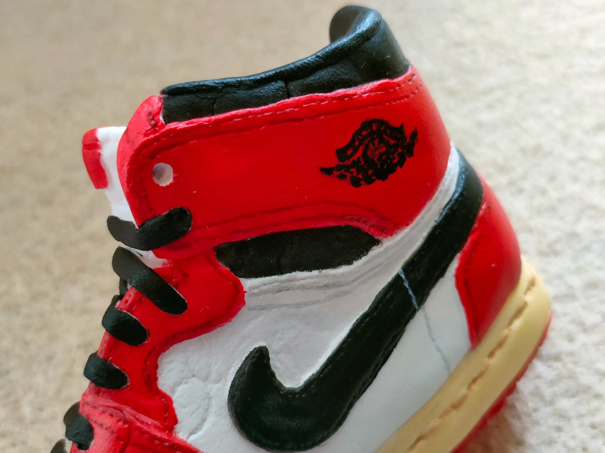 ■ NIKE Air Jordan 1／ナイキ エアージョーダン 1 ■
#nike #sneakers #miniaturesneakers #miniatureartwork #jordan #jordan1 #airjordan #airjordan1 #sneakers #clayart #miniatureart #ナイキ #ジョーダン #ジョーダン1 #ミニチュアスニーカー #スニーカーフィギュア #粘土 #粘土細工