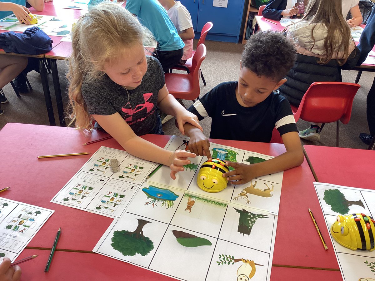 UptonWestleasch's tweet photo. #WestleaComputing in #WestleaAshY2 has had us testing out different algorithms, predicting outcomes and programming Bee-Bots to check! This afternoon we are designing our own mats and talking about debugging. @WeAreComputing https://t.co/8hXuCjxEHM