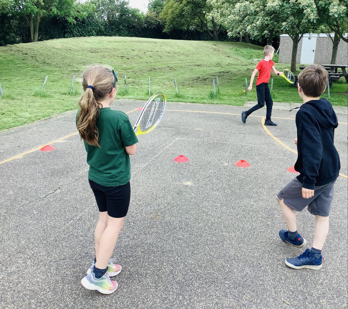 SpaldwickPrima1's tweet image. It was the last tennis session this week for the Adventurers and Navigators. Thank you @HuntsSSP for some fabulous sessions. They have also really  enjoyed their after school football club! #supersports #funexercise🎾 ⚽️🥅