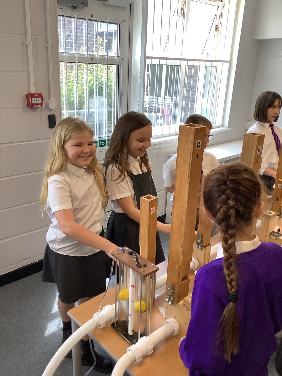 MissKaursclass's tweet photo. Jeremy taught us how complex some instruments are with non-return valves and reminded us how pumps and valves are everywhere: in homes, factories, aeroplanes etc. Mostly they work automatically, hidden from view and unnoticed! #STEMWEEK @PrimaryElaine @IPAT_Edu https://t.co/Ocx7flV6ib