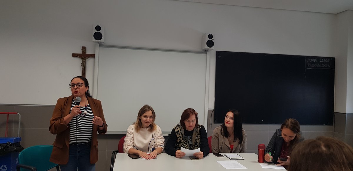 marianistas_cr's tweet photo. Hoy también hemos tenido una charla sobre el "Acercamiento a #Ucrania" dentro del proyecto #we con los alumnos de 1º de #Bachillerato, mujeres ucranianas refugiadas y la coordinadora de ayuda al emigrante de la fundación #cepaim #MarianistasCr #mewe https://t.co/1Hl4rH8WX8