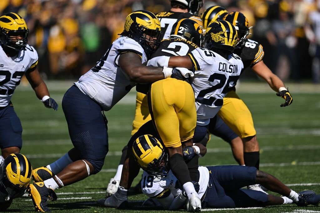 #GoBlue ift.tt/8lYLz7X Recruiting Roundup: Four-star edge visiting Michigan twice in June