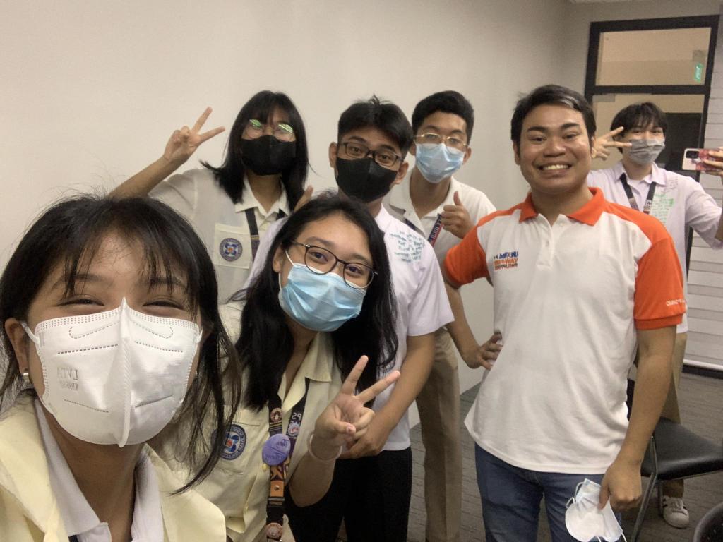 cr_asly's tweet photo. 6/6 Destination #2023isGradWaiting
MAHAL KO KAYO LAHAT THERE'S NOT ENOUGH WORDS TO EXPRESS HOW MUCH IM GONNA MISS MY PISAY FAMILY
#GRADUA23 https://t.co/c56mBf9UlS