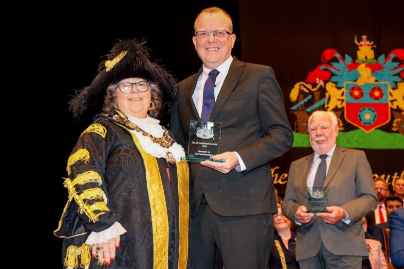 Congratulations to our Director of Ethos and Hub, @pauldwoodman - City of Southampton Award Winner 2023.  The Award recognises individuals or organisations who have given particular service to the City. Read the full story here: southampton.gov.uk/council-democr…

#hesoneofourown #proud