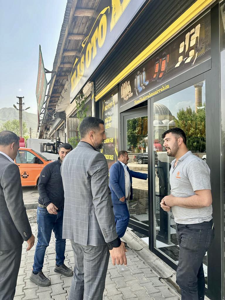 leventozmen49's tweet photo. Sanayi esnafımıza iade-i ziyarette bulunduk. Bizleri muhabbetle karşılayan hemşehrilerimize teşekkür ediyorum. https://t.co/wz65VlBGK3