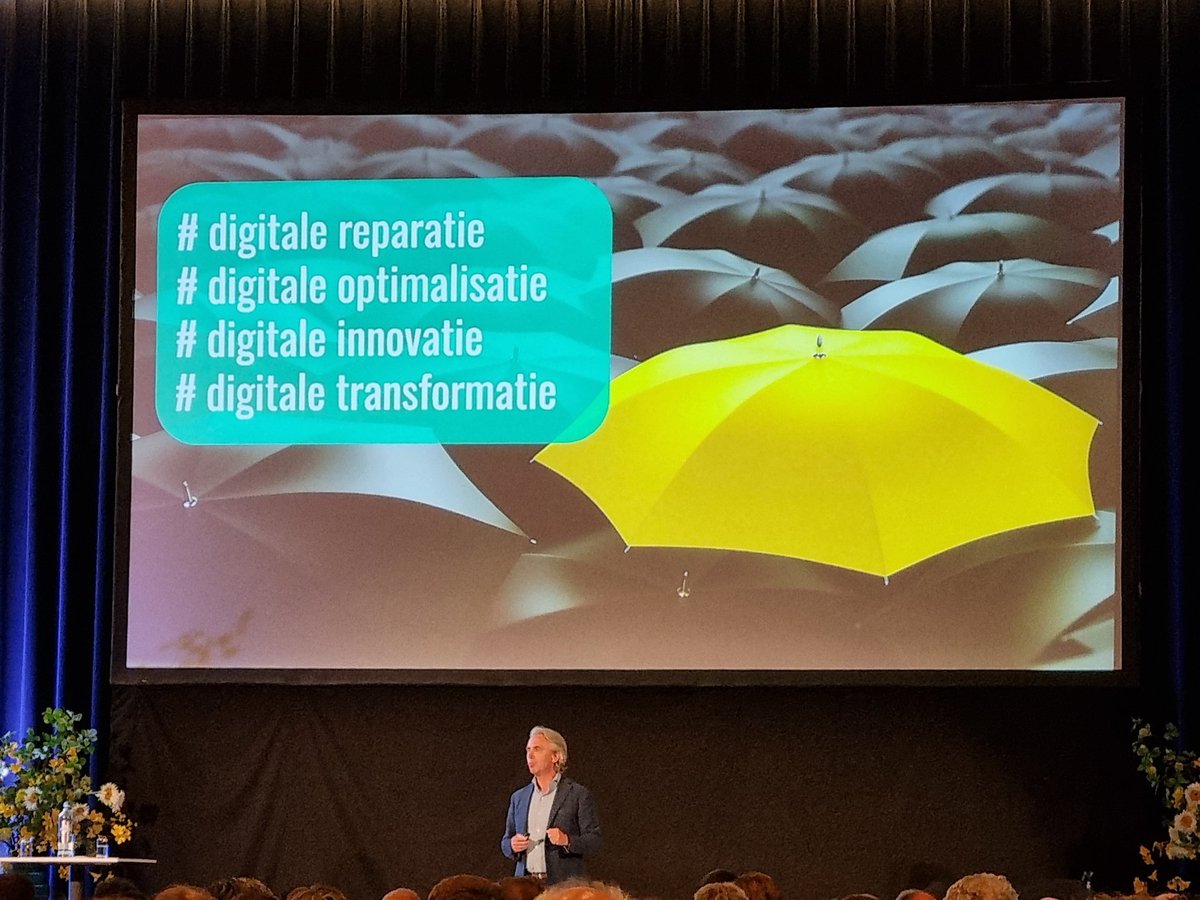 Indrukwekkende keynote van <a href="/mennolanting/">Menno Lanting</a> over digitalisering van organisaties tijdens het IenW innovatiefestival. Zit zelf aan het stuur van de verandering en absorbeer deze. Ik voeg daar engageer deze aan toe #organisatieverandering #digitaletransformatie