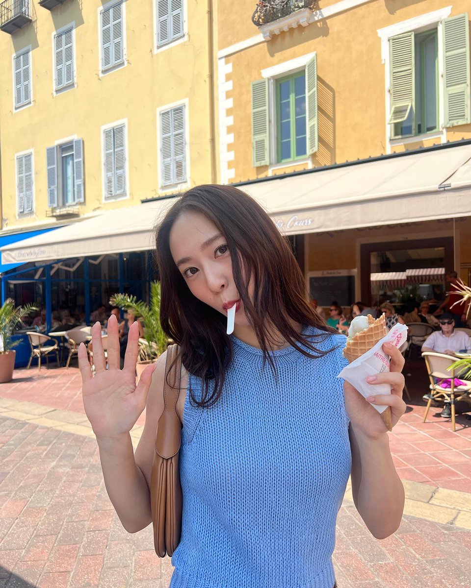 yojuici's tweet photo. RT @krystclass: vousmevoyez 

https://t.co/ug9dmPbqDT

#Krystal #크리스탈 #정수정 https://t.co/tD5dleKWMM