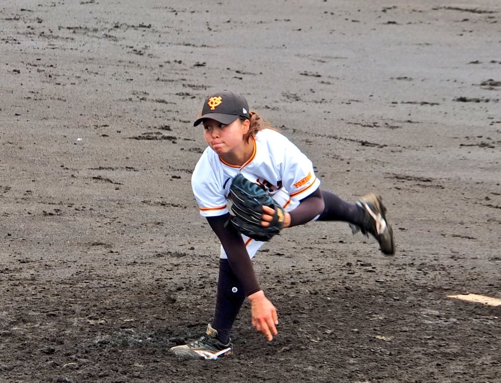 KMiu_yg9_as16's tweet photo. 0520府中⚾
二刀流で活躍の島野さん⚾
バッティングは、相変わらずの広角に強い打球を飛ばす素晴らしいものでした👏
投球久しぶりに見ましたが、直球球威、ノビが良かった個人的感想です😄
また二刀流で頑張って下さい📣
#拡がれ女子野球
#G女子チーム
@ayuri022089 https://t.co/RxTAI2q221