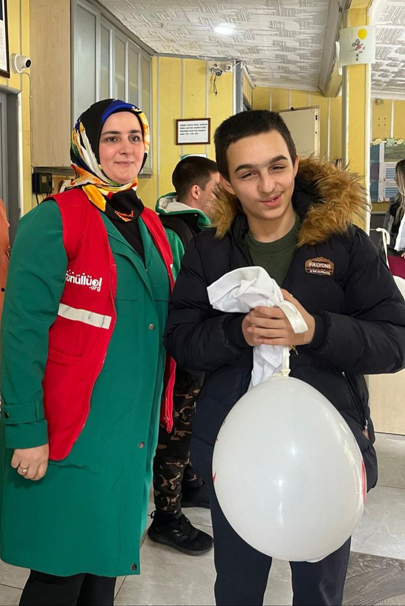 📍GEMLİK

Sevgi, her engeli aşar🌙
Engelliler Haftası dolayısıyla eğitim merkezlerini ziyaret ettik.