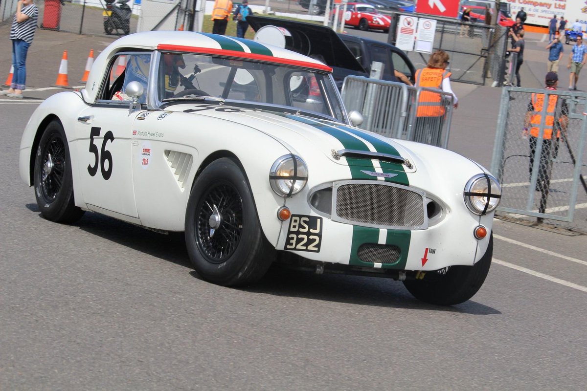 Ryan191006's tweet photo. RACE WEEK!! Down at @Brands_Hatch for the @MastersHistoric festival. Always a favourite on the calendar and I cannot wait to get down there🏁 https://t.co/j7ZmC4NmVg