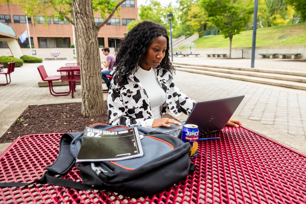 eku's tweet photo. These days, the need for qualified public health professionals cannot be understated. #EKU is stepping up to meet that need. Starting this fall, @EKU_CHS & @EKUOnline are proud to begin a fully online master of public health #EKUPrograms #EKUOnline
๐: https://t.co/IKP2rSqdRC https://t.co/1dNPHBLN9j