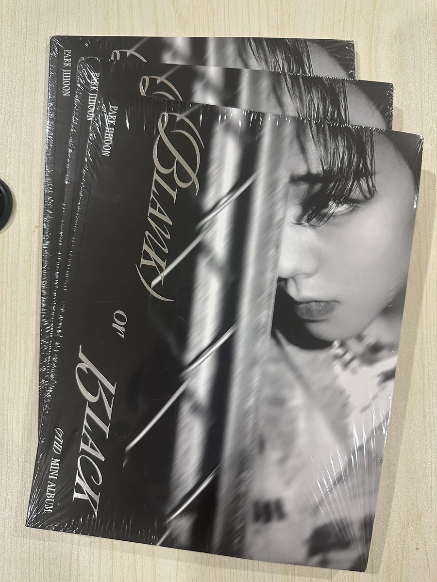 ✨พร้อมส่ง✨
🌷 อัลบั้มจีฮุน (ไม่แกะ) บั้มละ 250.-
💌 ราคารวมส่ง สนใจ dm ได้เลยค่ะ❣️#ตลาดนัดMAY