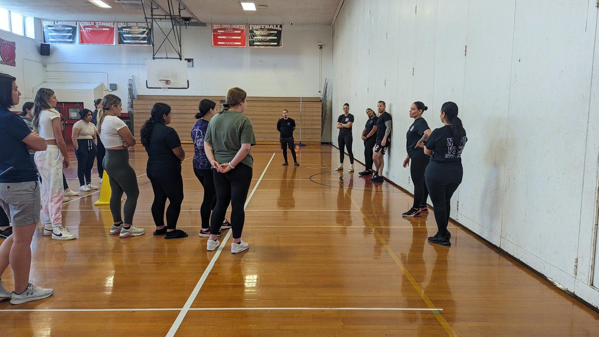 PHS_clubs's tweet photo. Thank you, Ms. Amato, for planning today's seminar, conducted by NYPD officers who are specially trained to work with students and teach them about self-defense! #weareplainedge https://t.co/3EYC9sNvaV