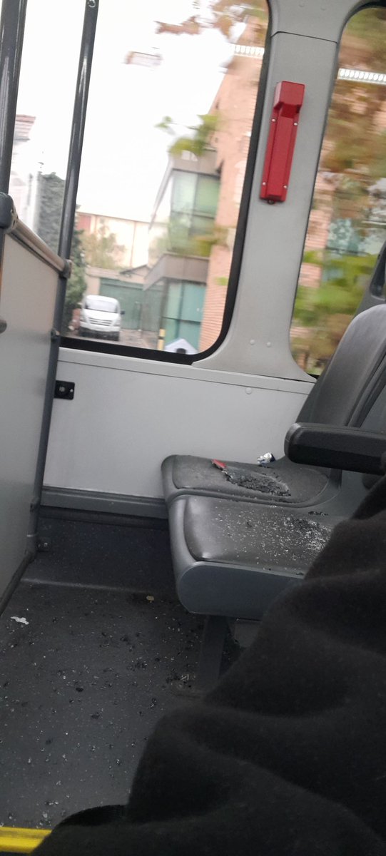 S_Fuenzal's tweet photo. @Red_Movilidad PGBY36 empresa stu llena de vidrio molido con muchos asientos inutilizables https://t.co/7oyOpnwBjn