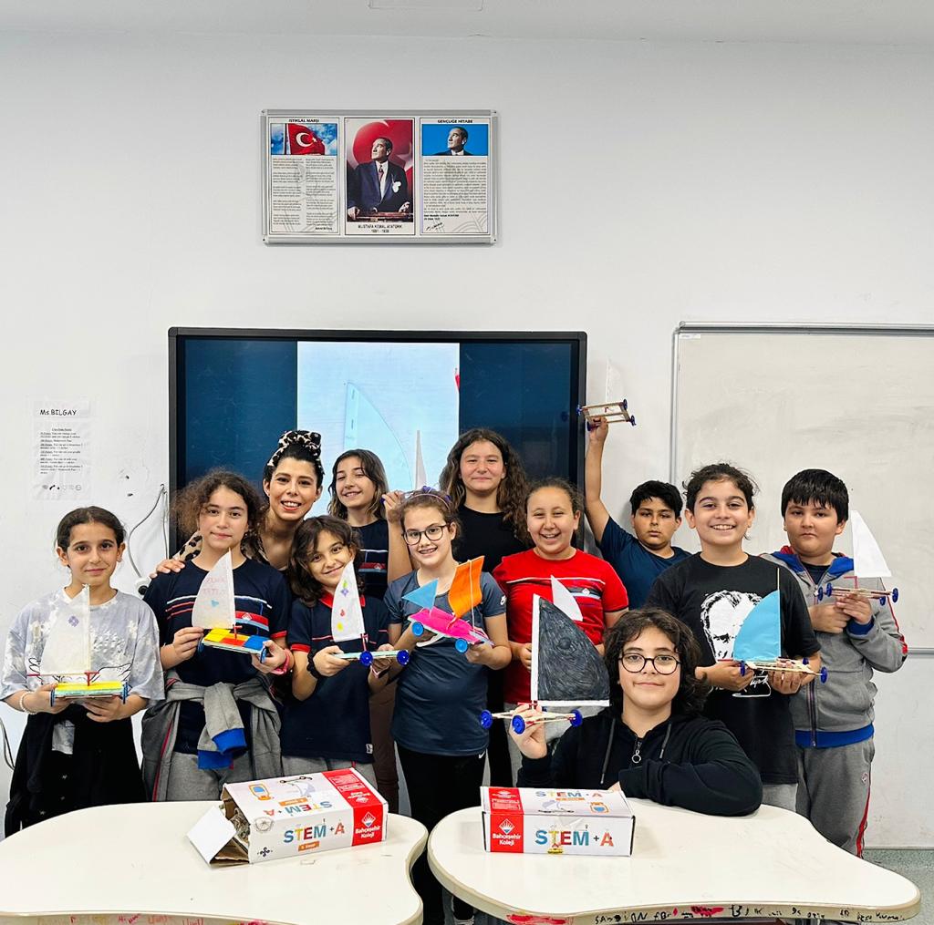 konyaalti_bk's tweet photo. Ortaokul kademesi 5.sınıf öğrencilerimizle matematik dersimizde #STEM etkinliğimizde Kara Yelkenimizi yaptık. 
#stemgelecektir https://t.co/Ljlcm03OiD