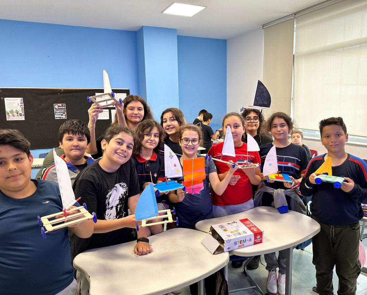 Ortaokul kademesi 5.sınıf öğrencilerimizle matematik dersimizde #STEM etkinliğimizde Kara Yelkenimizi yaptık. 
#stemgelecektir