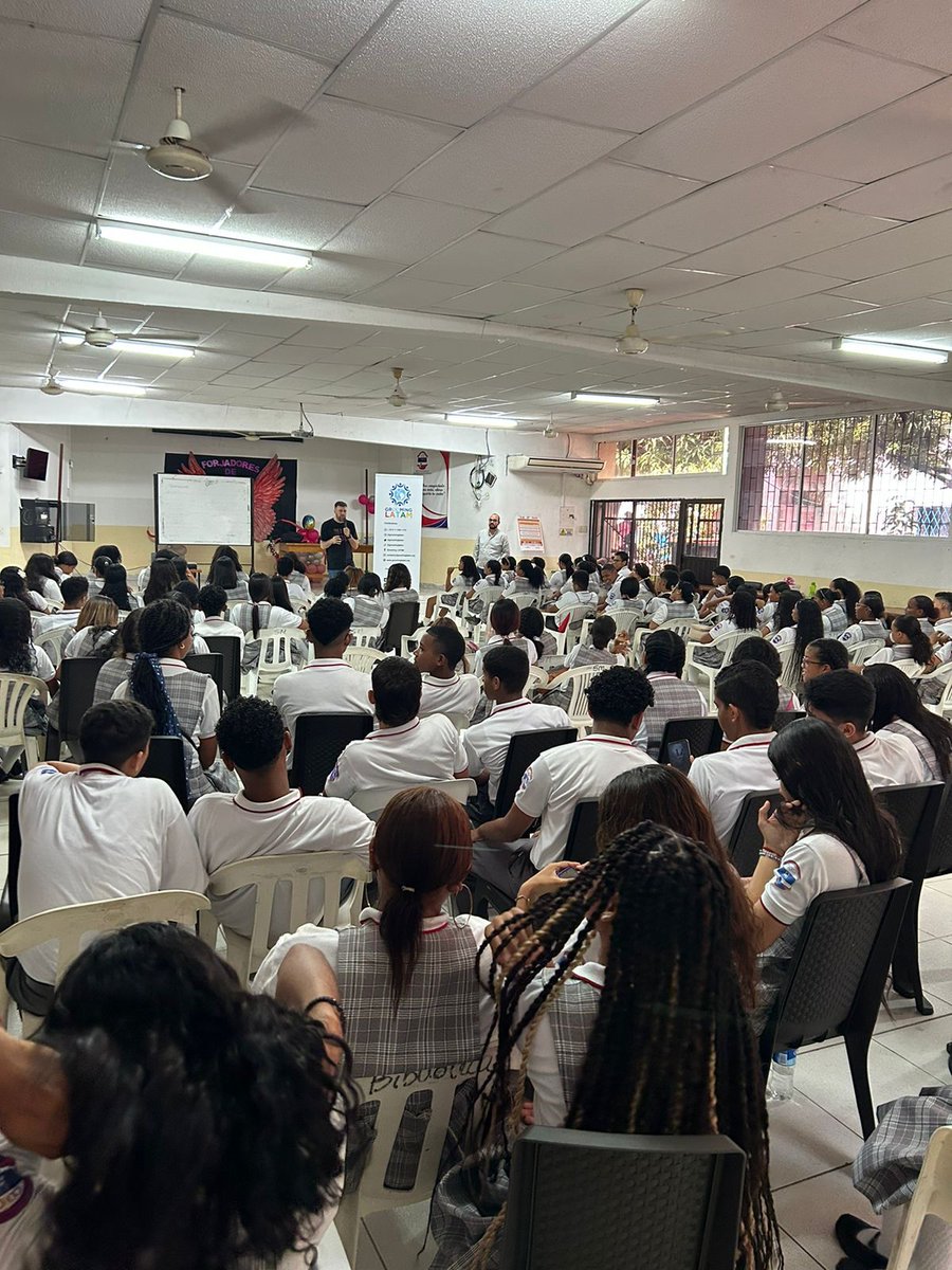groominglatam's tweet photo. 🇨🇴 En el marco del lanzamiento comenzamos las primeras acciones de prevención y protección junto a #NNyA.

🏫 Recorrimos la Institución Educativa de Promoción Social (El Socorro), el Colegio la Milagrosa (Getsemaní) y la Fundación Thalita Qum (San Francisco). https://t.co/v0GGXTzlb9