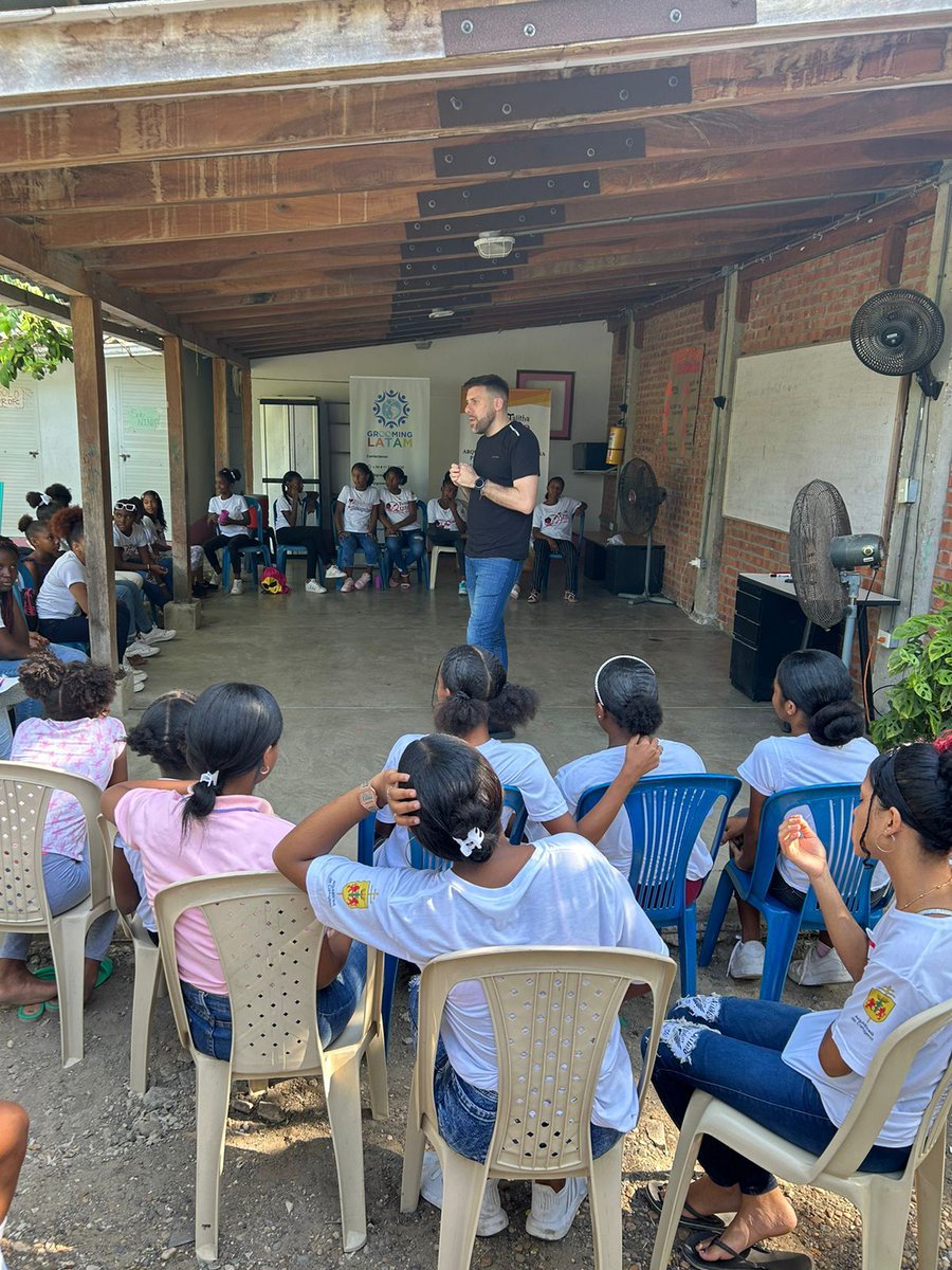 groominglatam's tweet photo. 🇨🇴 En el marco del lanzamiento comenzamos las primeras acciones de prevención y protección junto a #NNyA.

🏫 Recorrimos la Institución Educativa de Promoción Social (El Socorro), el Colegio la Milagrosa (Getsemaní) y la Fundación Thalita Qum (San Francisco). https://t.co/v0GGXTzlb9