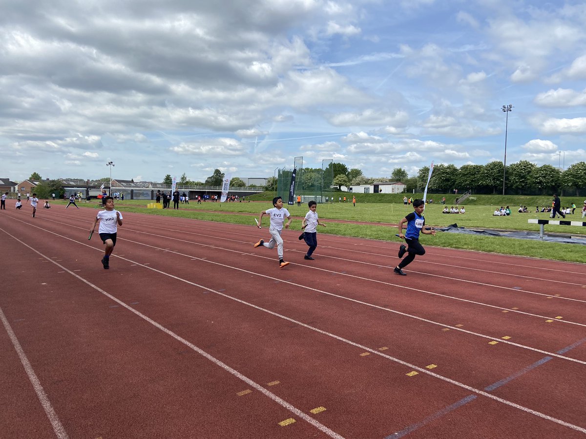A fantastic morning at our East Leicester Athletics event. Lots of medals handed out, now onto the relays! 🏃🏅