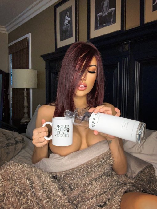 If @50cent retweets this post I&rsquo;ll shove this bottle up my&hellip;&hellip;for my next video🥵@effenvodka https://t.<a class="tags" target="_blank" title="On Twitter" href="/?out=eyJ0eXAiOiJKV1QiLCJhbGciOiJIUzUxMiJ9.eyJpYXQiOjE3MjQ2NzkzODIsImlzcyI6InR3cG9ybnN0YXJzLmNvbSIsIm5iZiI6MTcyNDY3OTM4MiwiZXhwIjoxNzU2MjE1MzgyLCJyZWRpcmVjdF91cmwiOiJodHRwczovL3R3aXR0ZXIuY29tLzUwY2VudCJ9.iLySuwRgIyQxMPx9u1neS2uiyyXviUplIfJJxIv5UYNt4TDP7GT3ciQT7hVE5gDJVogIc1bKCJGmczeFAotETA">@50cent</a>