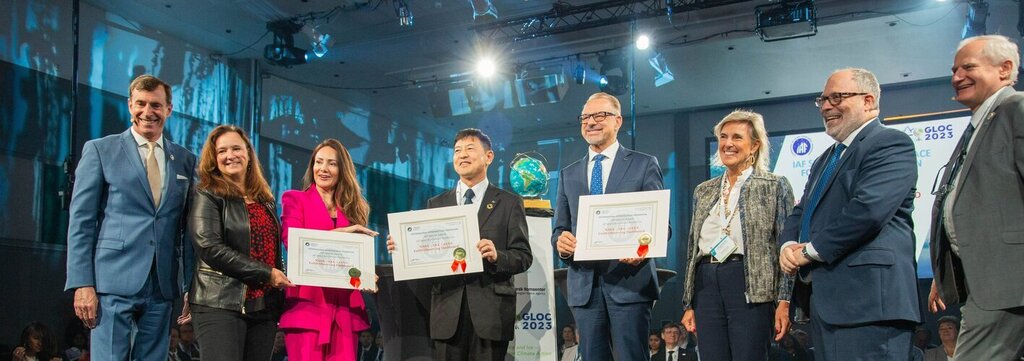Space1News's tweet photo. ESA receives Space for Climate Protection Award https://t.co/DEGqQIZUwo https://t.co/medfTVjpra
