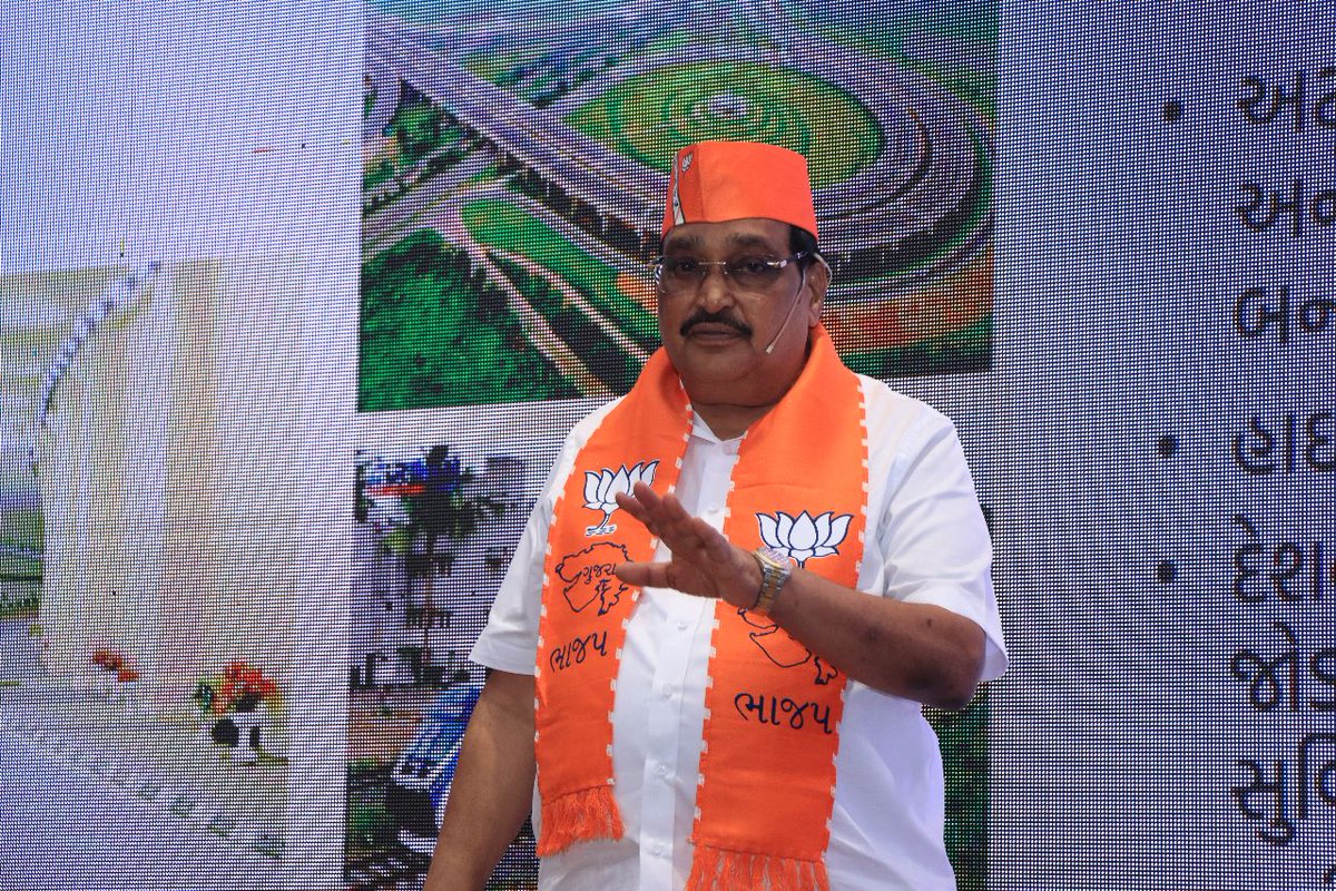 AdarshRChauhan's tweet photo. BJP4Gujarat: પ્રદેશ અધ્યક્ષ શ���રી @CRPaatil ની અધ્યક્ષતામાં તેમજ પ્રદેશ સંગઠન મહામંત્રી શ્રી @ratnakar273 જીની ઉપસ્થિતિમાં પ્રદેશ કાર્યાલય 'શ્રી કમલમ્' ખાતે મહીસાગર અને પંચમહાલ જિલ્લાની કારોબારી બેઠક યોજાઈ. https://t.co/I7oonG79LD