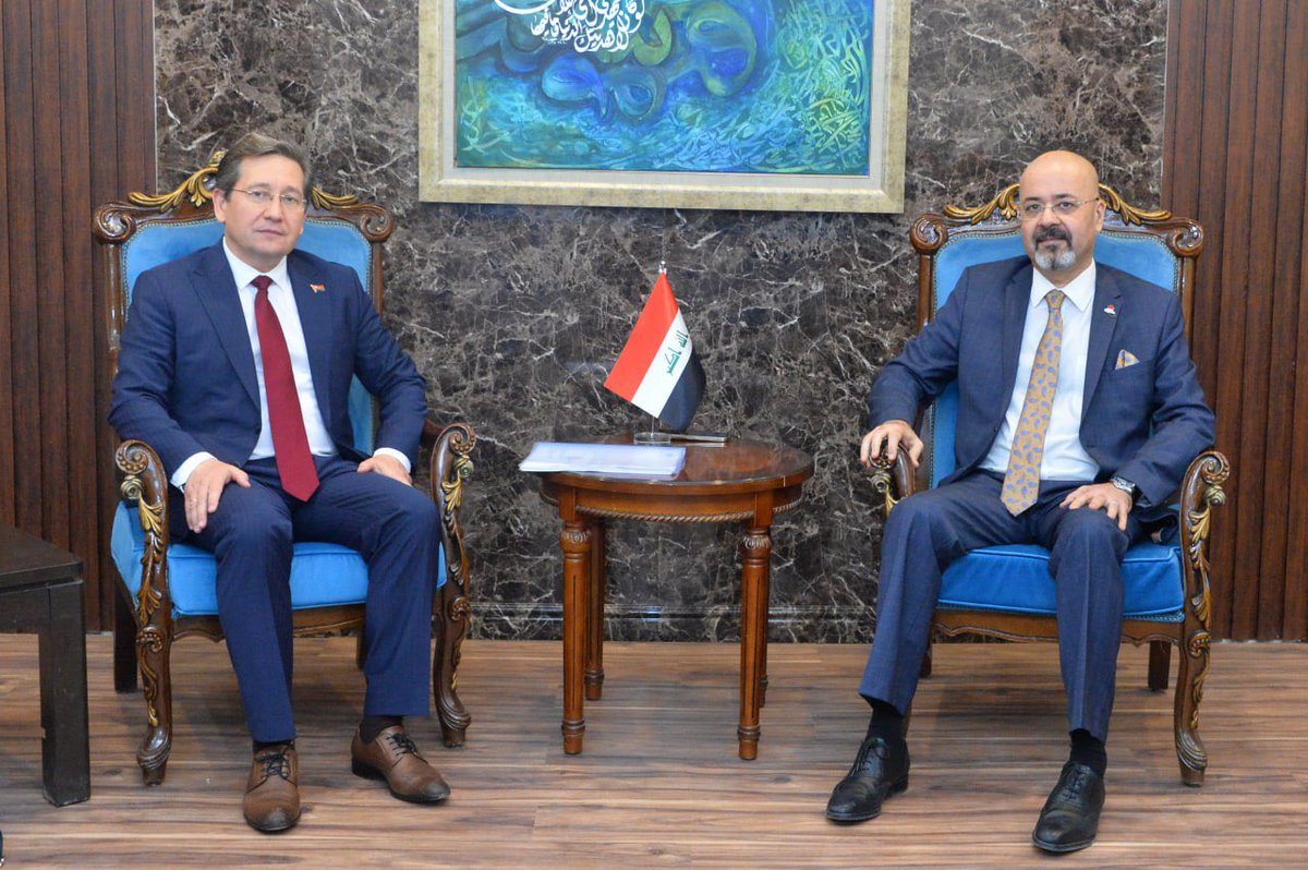 Iraqimofa's tweet photo. رئيس دائرة أوروبا السفير حيدر منصور العذاريّ @HaidarHadi يستقبل سفير جُمْهُوريَّة بلاروس المُعتمد لدى العراق والمقيم في أنقرة السيّد فيكتور ريباك

رابط الخبر : https://t.co/dzz3MJWXSm https://t.co/8XE8uhCthe