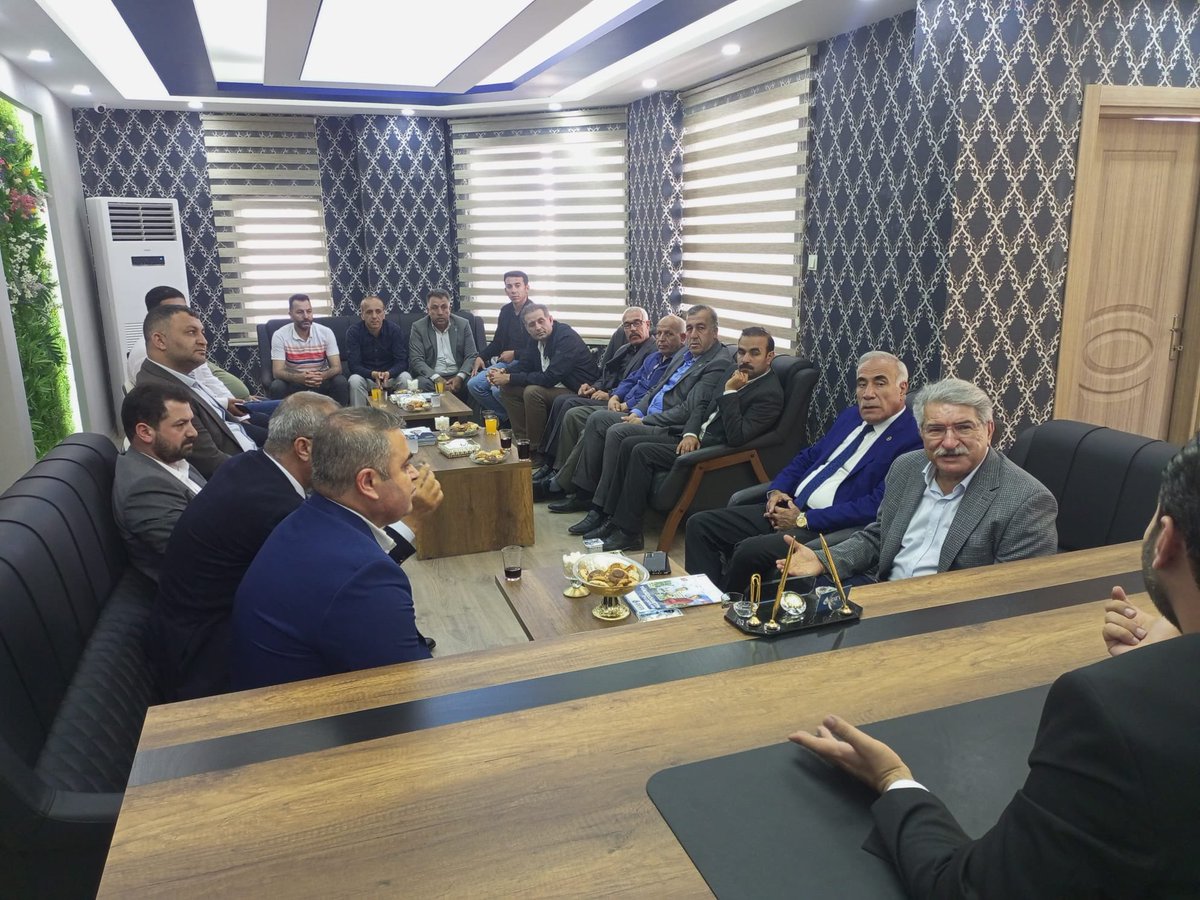 EyyubiyedeDEVA's tweet photo. Cumhurbaşkanı adayımız Sn. @kilicdarogluk ‘a destek istişaresi vesilesiyle Eski Kültür ve Turizm Bakanı Sn. @dfikrisaglar  CHP önceki dönem Mv. Sn. @azizaydinlikchp, İl Kurucu Başkanımız Sn. @AvAhmetTuysuz’ü il başkanlığımızda ziyaret etti.
@devapartisi @alibabacan https://t.co/r374cS7iYD