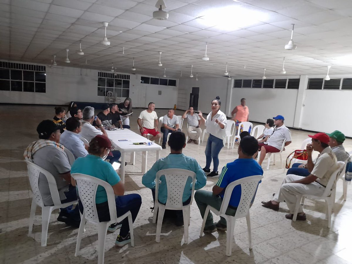 AlexandraPined_'s tweet image. En #SanAlberto los líderes de mujeres, jovenes, presidentes de JAC, sindicales y pensionados manifiestan su preocupación por el total olvido en que la dirigencia Politica del Cesar tiene a nuestro municipio, #ElCambioEsConAlexandra