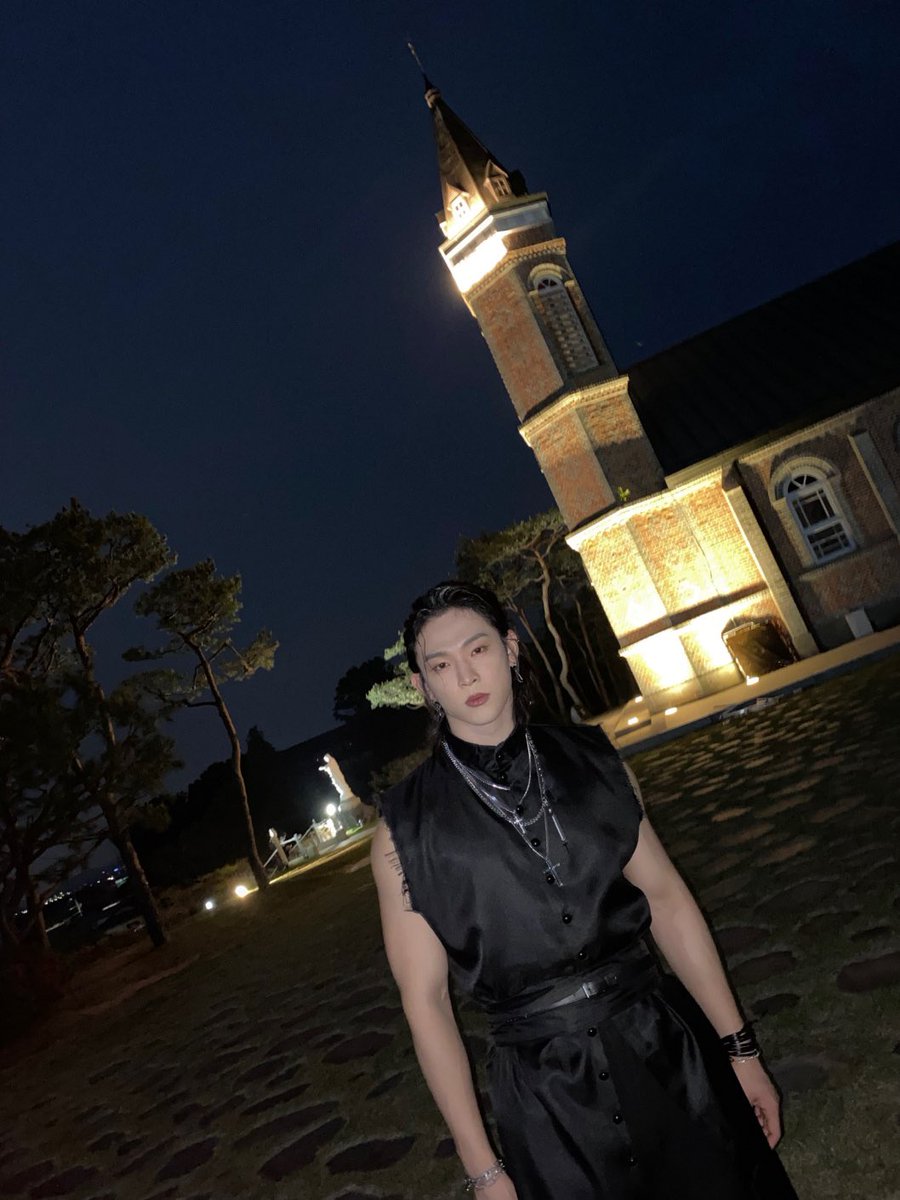 official_ONEUS's tweet image. [#이도]
스브 촬영 중에♡