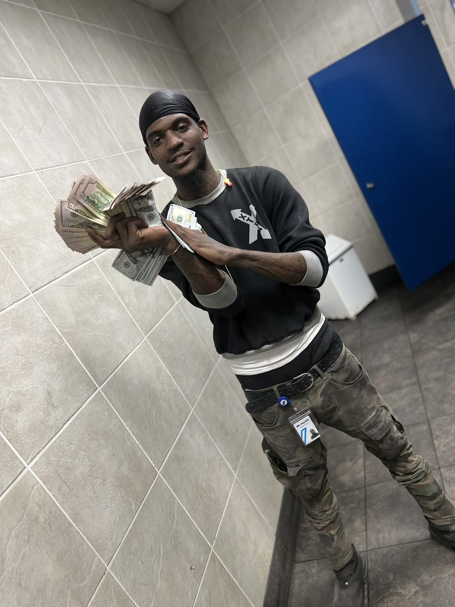 Z5Glock's tweet photo. In My Bagg 💰 But I’m Turning Up This Summer 🔥🤧 #RichestOpp https://t.co/Q16pJHqWQO
