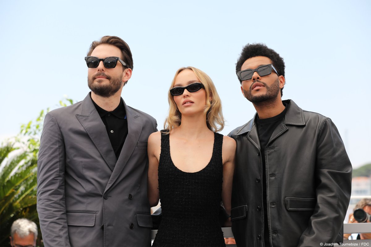 📸 Instantané #Photocall - #Photocall instant
THE IDOL de SAM LEVINSON 

Avec / With Abel 'The Weeknd' Tesfaye, Lily-Rose Depp, Jennie Kim & Sam Levinson

#Cannes2023 #HorsCompétition #OutOfCompetition