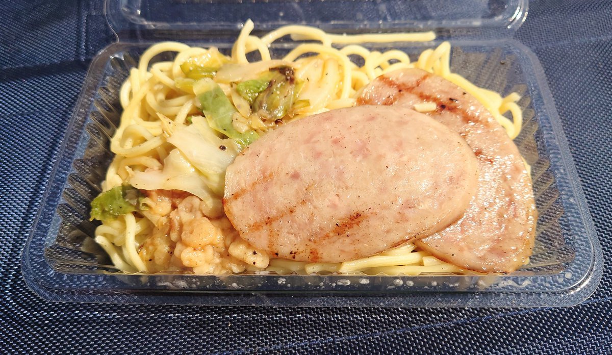 arukodou's tweet photo. フェス飯2日目のまとめ。ラム肉のガレットケバブ、雲仙ハム焼きそば、チキンオーバーライス、ポークビンダルー。 #CIRCLE10th #circle2023 #CIRCLE23 https://t.co/EHTQwv0VWn