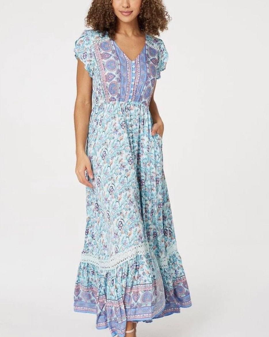 catandmousebout's tweet image. I fell in love with so many dresses yesterday - and this is one of them. Long and swishy and oh so easy - absolutely no effort at all! 

#swishy #swishydress #maxidress #blue #blues #prettydress #midaxi #stella #dresseswithsleeves #print #chelseaflowershow #chelsea #theseason