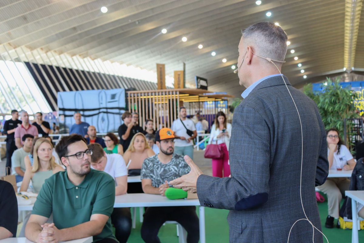 hecansa's tweet photo. - ¡Inauguración! Nuestro consejero delegado, Ciprián Rivas; el director del Hotel Escuela Santa Brígida, Manuel Sánchez, y el director del Hotel Escuela Santa Cruz, Javier Ruiz, estuvieron presentes durante el acto de apertura. https://t.co/79oQTScFHQ