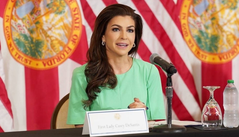 Ron DeSantis’ wife is calling campaign shots. And she’s not going to soften his extreme stances. ift.tt/R2rtT4L