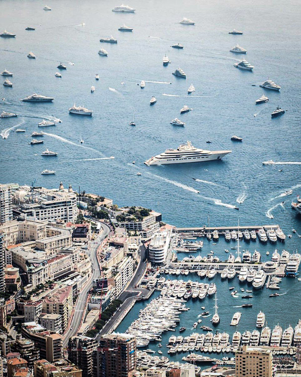 How you know it's race week in Monaco 📸🛥

(via yvangrubski/IG)