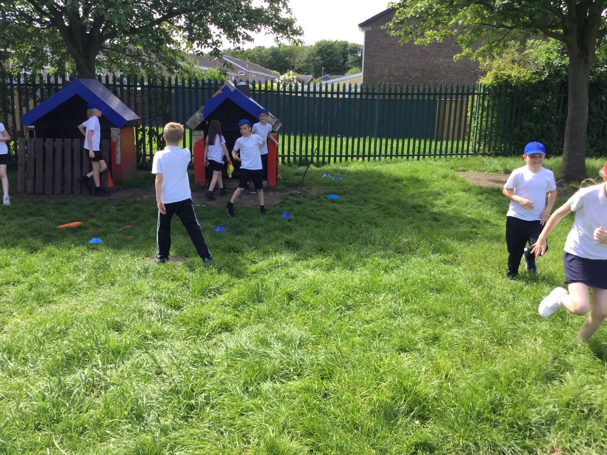 Stbenetsouston's tweet photo. Year 5 have had a great afternoon learning some new street games with Brandon-plenty of activities to keep fit and healthy-thank you Brandon!
@unicef_uk #article24 https://t.co/jS1AIoNN8b