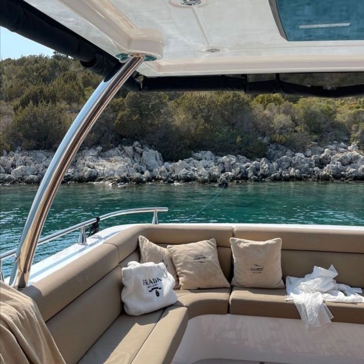 chanelkake's tweet image. summer days ♡