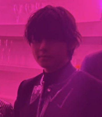 vantemims's tweet photo. Bro is about to sing "she's saying baby saenggakaji ma there's not a bad thing here tonight" https://t.co/teSeR97KyZ