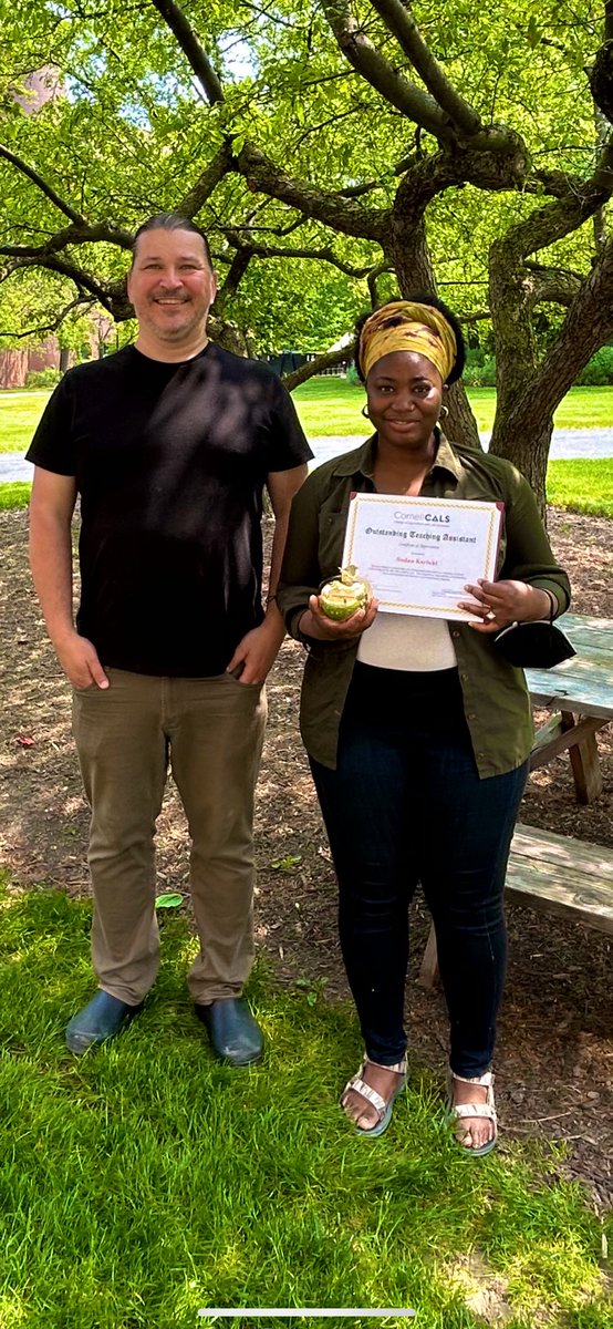 Congrats to Sudan Kariuki for receiving the @CornellCALS outstanding TA award for teaching @CornellBiolabs! Sudan taught the course for multiple semesters, incl. the transition to online learning. She’ll return next year to teach while finishing her PhD @CornellEEB! #cuinthelab