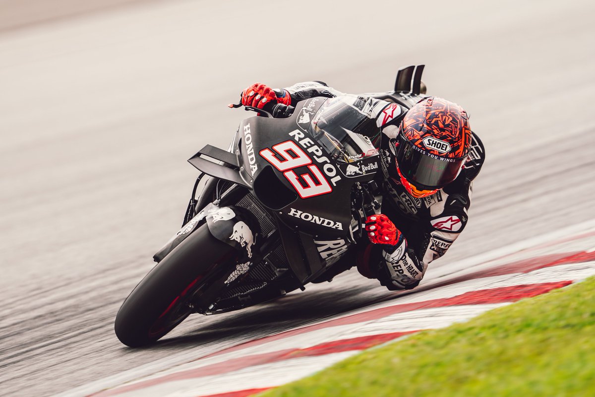 HRC_MotoGP's tweet photo. Looking back through the photo album of the year...

#SepangTest https://t.co/yyWh92J8nc