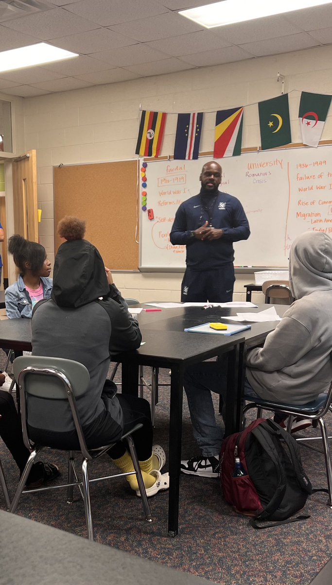 OMS_Rush's tweet photo. We are so grateful to @Coach_McGuire5, @CoachJeremyBuck, and @E_clazz for coming out last Friday to speak with our students about @NBroughtonHS, @SpartanTweets, and @SRMHSpride football. The kids thoroughly enjoyed the opportunity & we are so appreciative of these partnerships! https://t.co/Z3Dq8AiXPN