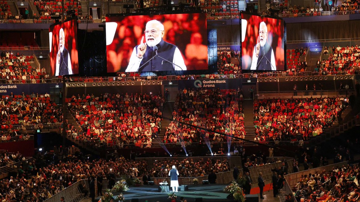 jyotsnassingh's tweet image. A jam-packed stadium in Sydney!

PM Modi addressed the enthusiastic Indian diaspora at the community programme in Australia today .

#PMModiInSydney 
#PMModiInAustralia